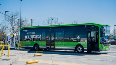 Bus eléctrico aparcado